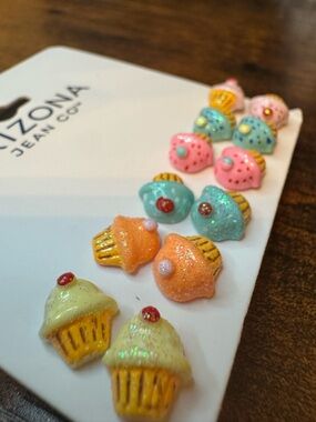 6 sets Arizona Jean Co. Cupcake Stud Earrings - Multicolor